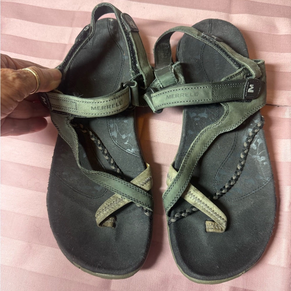 Merrell Women's Green & Black sandals